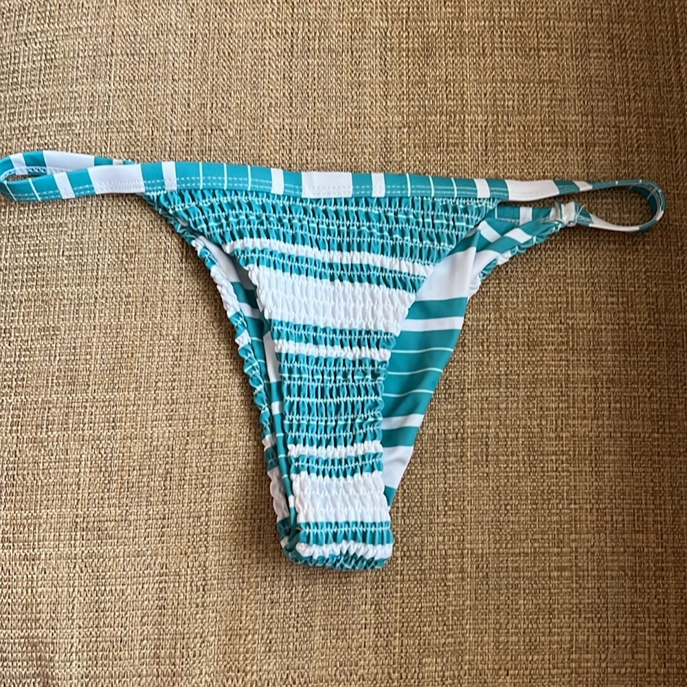 SHEIN Women’s Bikini Bottom Ruched Lined Teal And White triangle style Medium